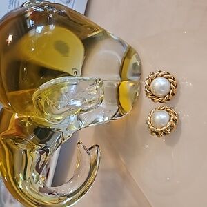 Studded gold pearl earrings in excellent condition